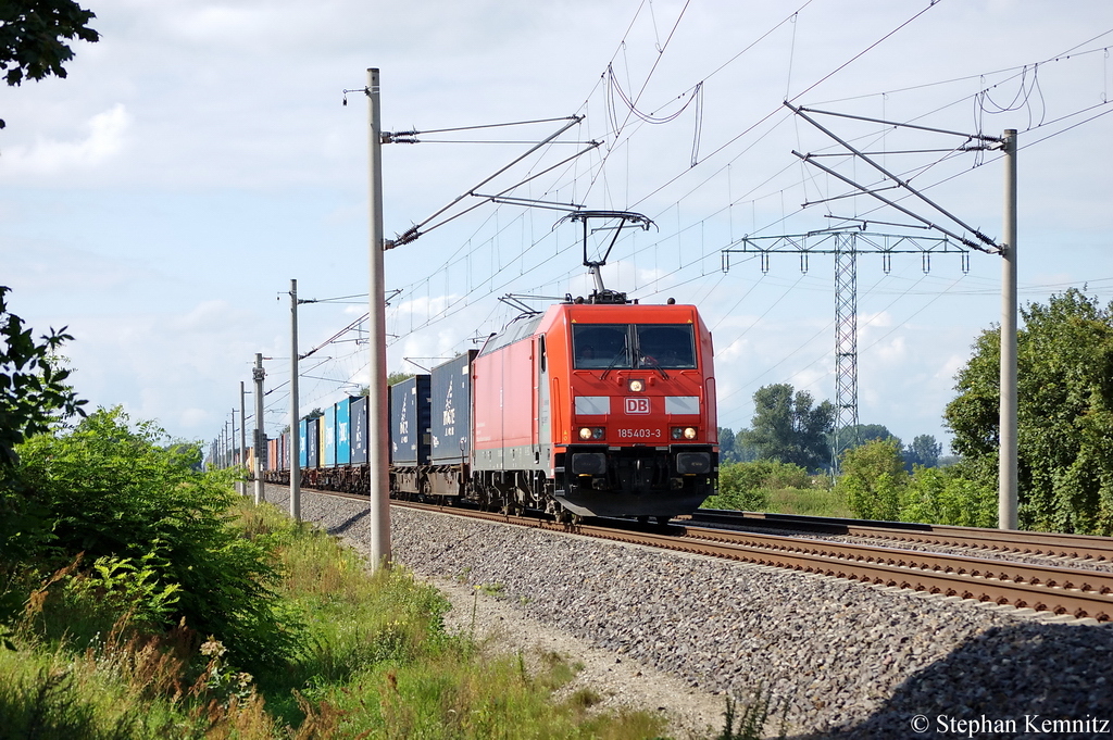 185 403-3 mit Containerzug in Vietznitz Richtung Paulinenaue unterwegs. 13.08.2011