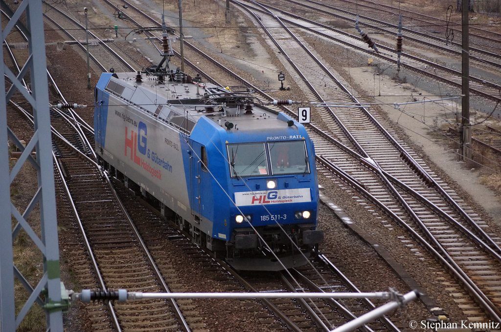 185 511-3 von der HLG, Holzlogistic und Gterverkehr als Lz in Falkenberg(Elster). 19.02.2011