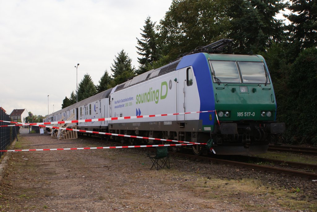 185 517-0 mit dem Sounding D Zug in Moers am 01.09.2010