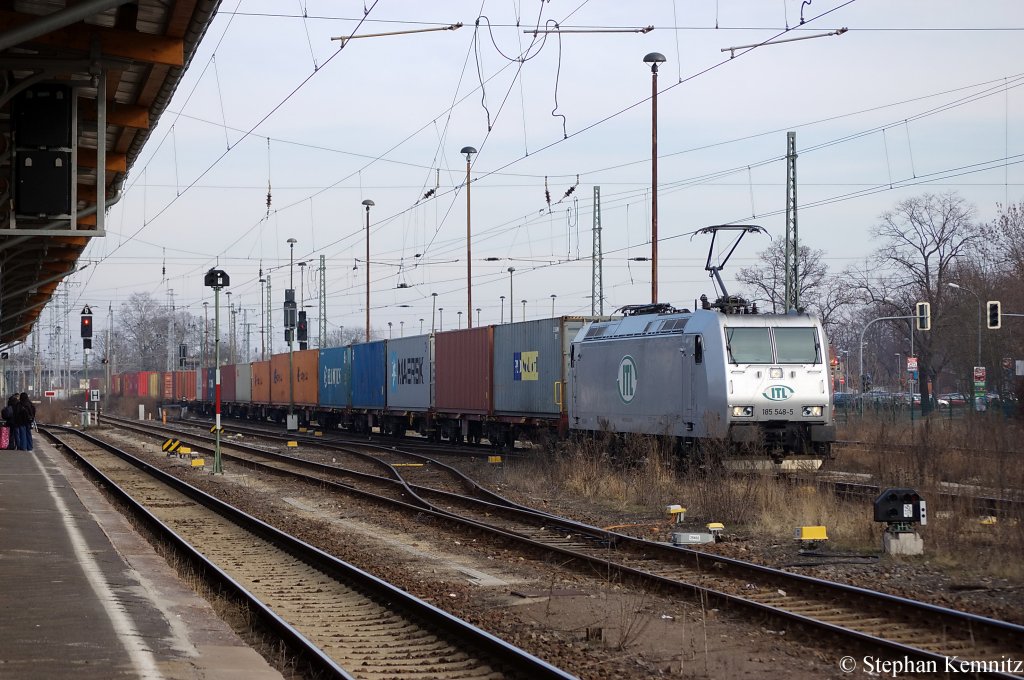 185 548-5 von der ITL mit Containerzug in Stendal. 25.02.2011