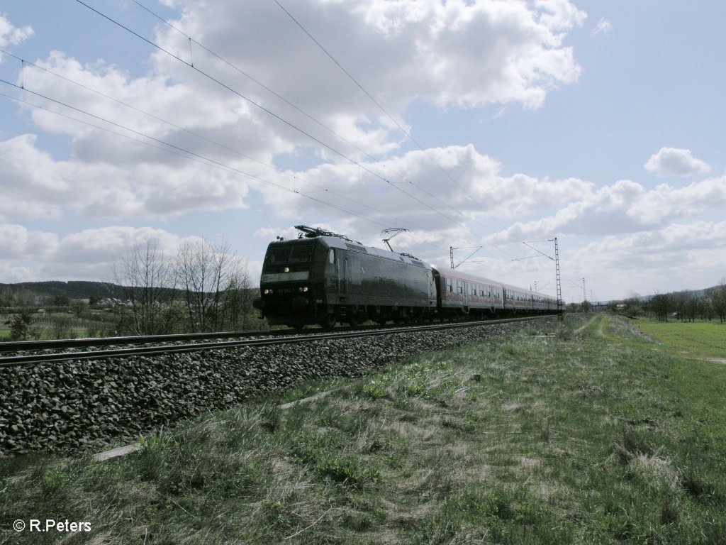 185 552-7 zieht bei Thngersheim ein RE Frankfurt/Main. 10.04.10