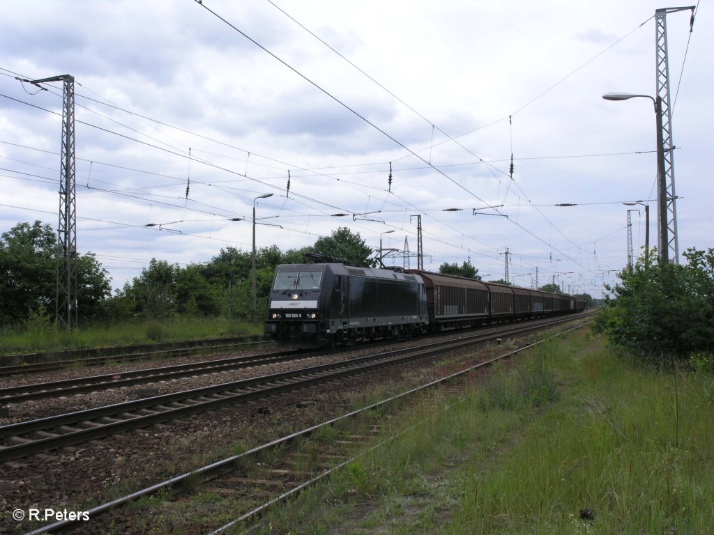 185 565-9 zieht ein Gedeckten Gterzug durch Saarmund. 06.06.09