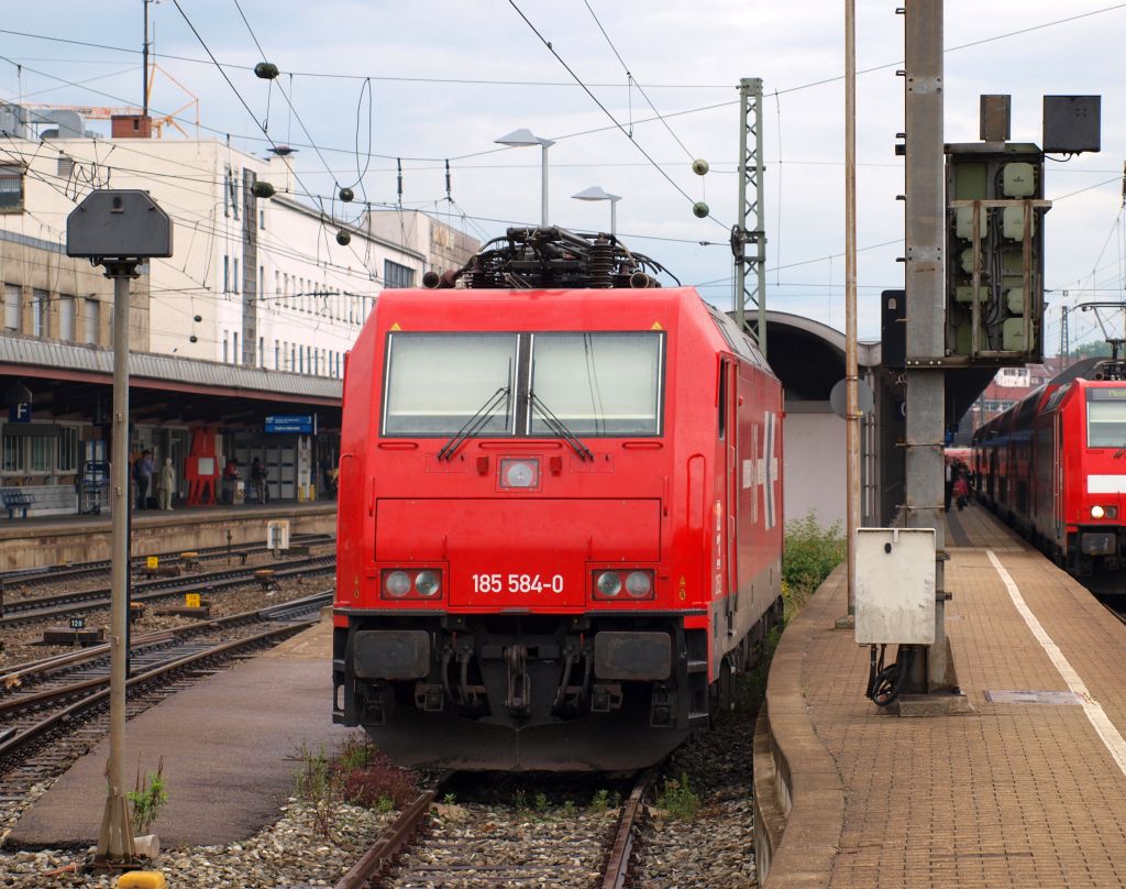 185 584-0 der HGK stand am 5.8 abgestellt im Ulmer Hbf.