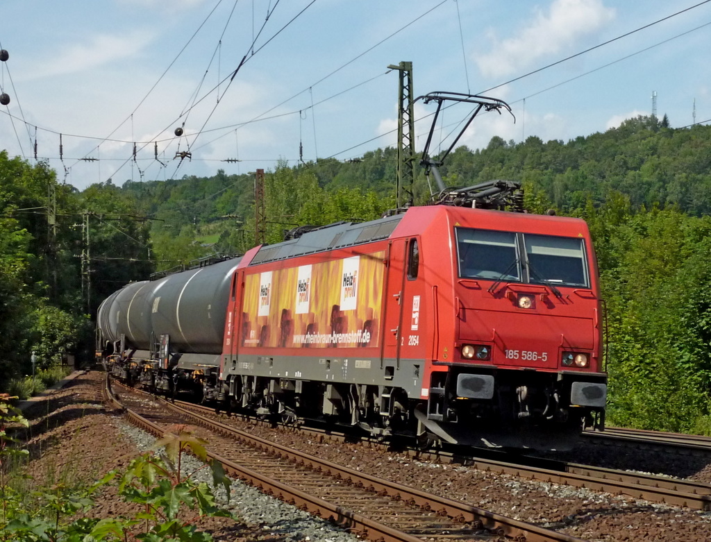 185 586-5  Heizprofi  der HGK mit Kesselwagen am 10.08.10 in Jossa