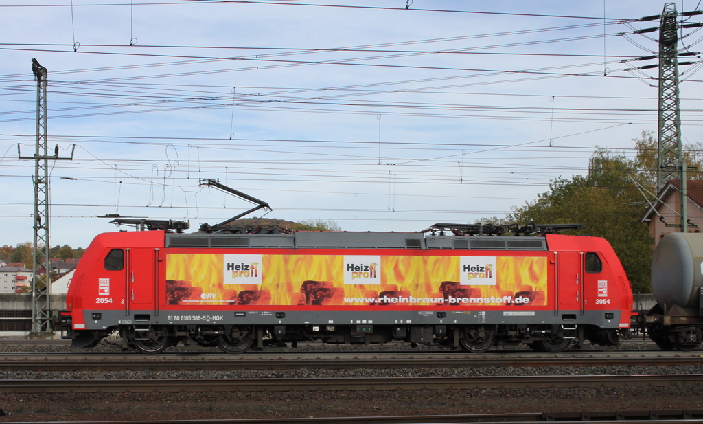 185 586 HGK  Heizprofi  mit Kesselwagenzug am 18.10.12 in Fulda