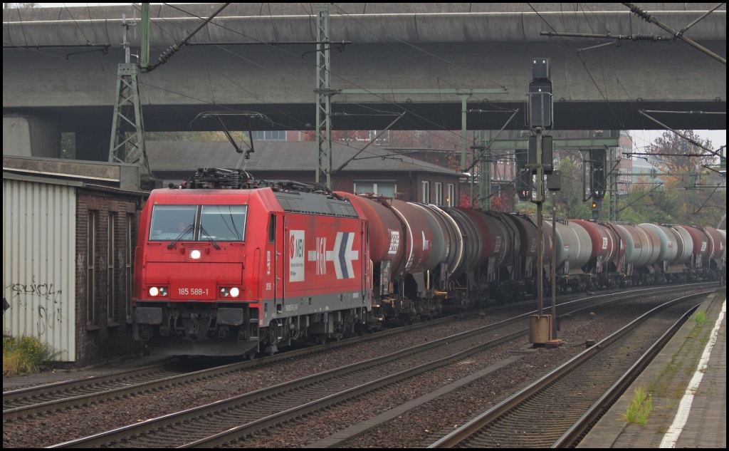 185 588 von HGK am 04.11.11 bei der Durchfahrt von Hamburg Harburg