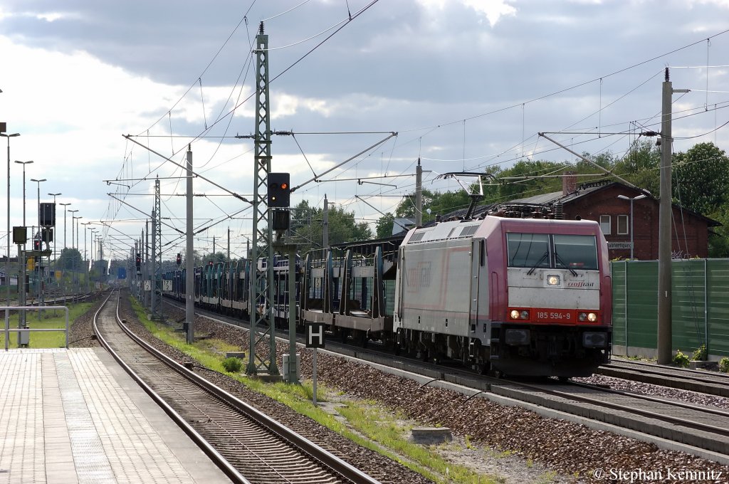 185 594-9 Crossrail mit leeren Autotransportzug in Rathenow auf dem Weg nach Wustermark. 03.05.2011