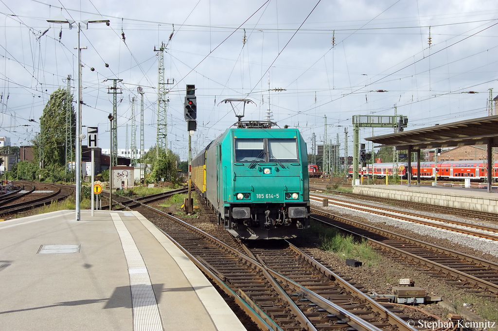 185 614-5 im Dienst fr die TXL - TX Logistik AG mit einem Autotransport in Bremen. 13.09.2011