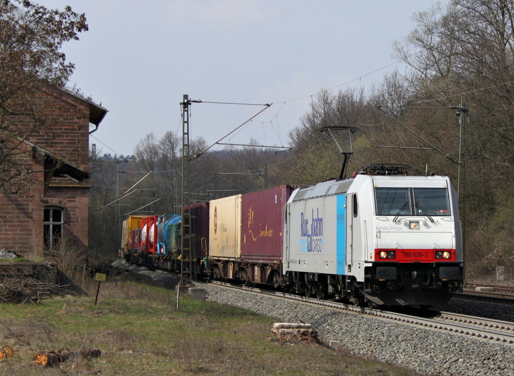 185 639 der Rurtalbahn mit Gterzug am 04.04.12 in Vollmerz