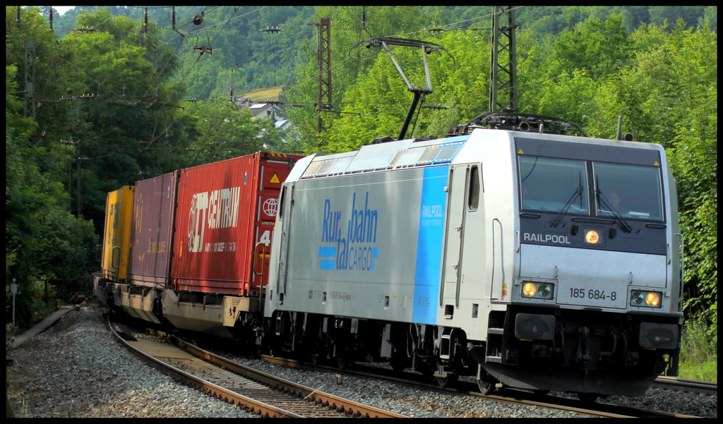 185 684 der Rurtalbahn mit Containerzug am 14.07.13 in Jossa