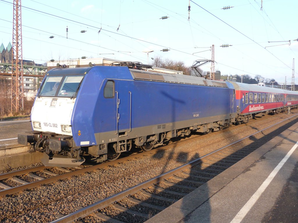 185 CL-002 (91 80 6185 502-2 D-CTD) steht am 20.02.2010 in Diensten der Eurobahn mit einem Ersatzzug fr versptet ausgelieferte FLIRT-Triebwagen in Wuppertal-Oberbarmen. RE13 -> Venlo (NL)