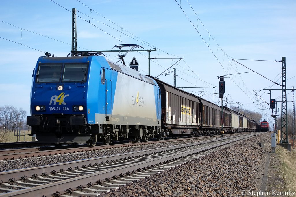 185-CL 004 (185 504-8) Alpha Trains im Dienst fr die Rail4Chem/Captrain mit Habiis Ganzzug in Friesack(Mark) in Richtung Neustadt(Dosse) unterwegs. 23.03.2011