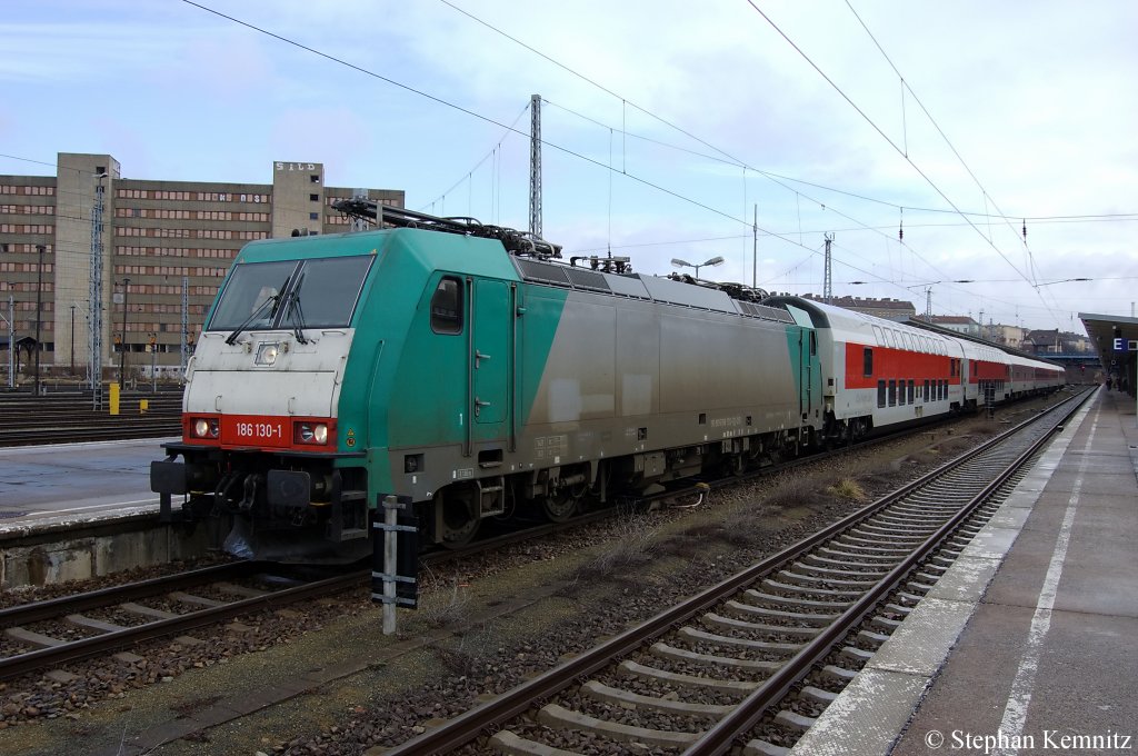 186 130-1 mit dem CNL 1246 von Mnchen Ost nach Berlin-Lichtenberg in Berlin-Lichtenberg. 26.03.2011