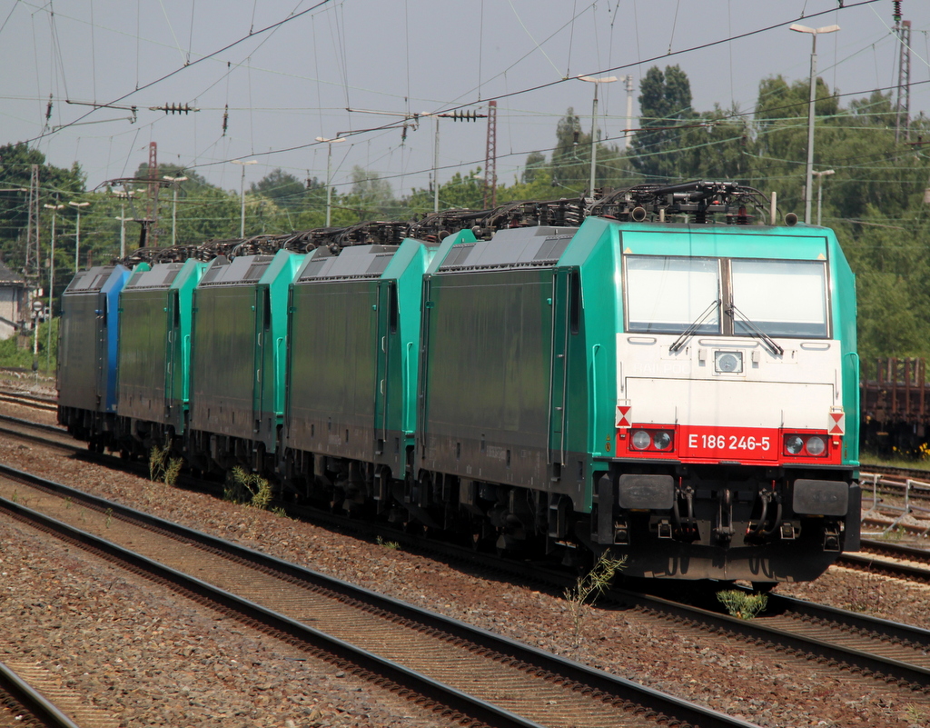 186 245-5 als berfhrung von Kln Gremberg nach Belgien bei der Durchfahrt in Dsseldorf-Rath.08.06.2013