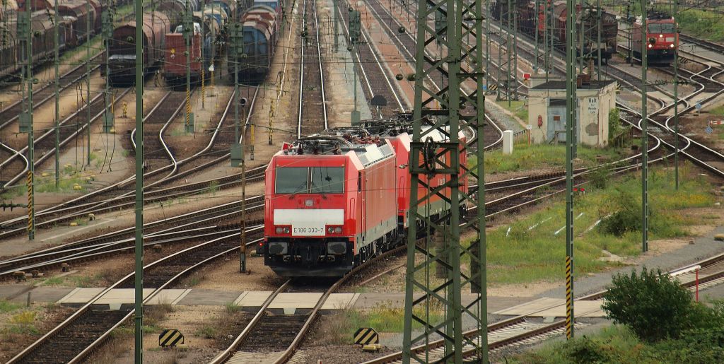 186 330-7 war am 30.7.11 im Mannheimer Rangierbahnhof abgestellt.