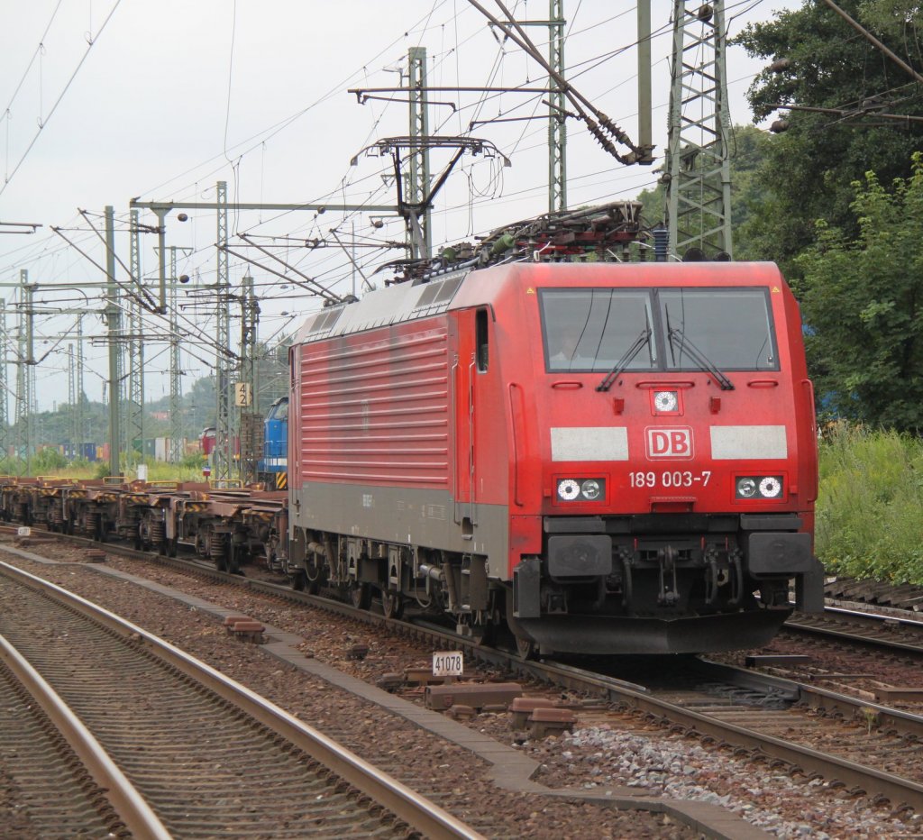 189 003-7 bei der Durchfahrt im Bahnhof Hamburg-Harbug.28.07.2012