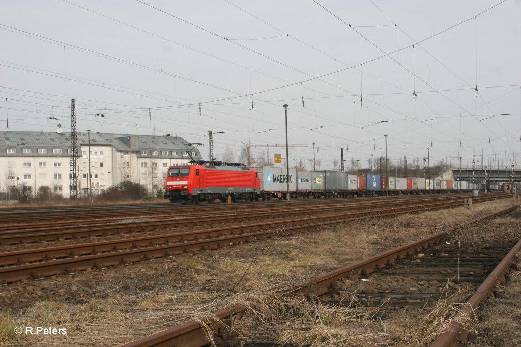 189 003-7 mit Containerzug in Leipzig Schnefeld. 12.03.11