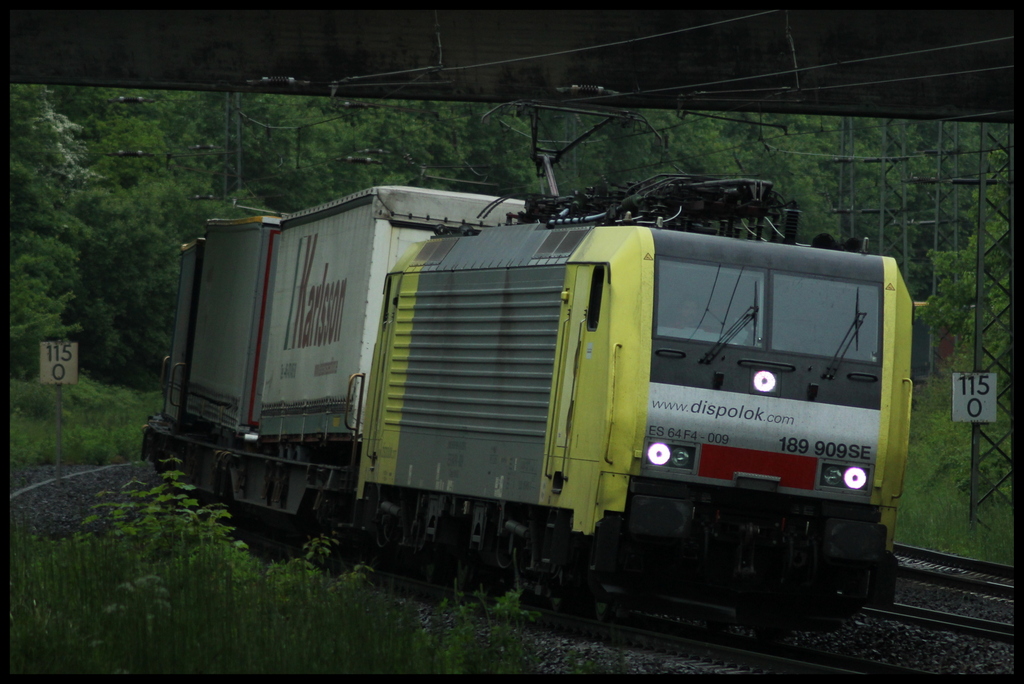 189 909 von TX Logistik mit Gterzug am 01.06.13 in Gtzenhof