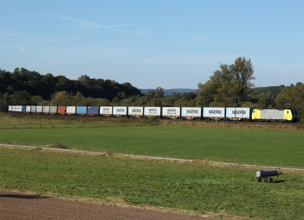 189 931 mit Containerzug am 01.10.12 bei Hermannspiegel