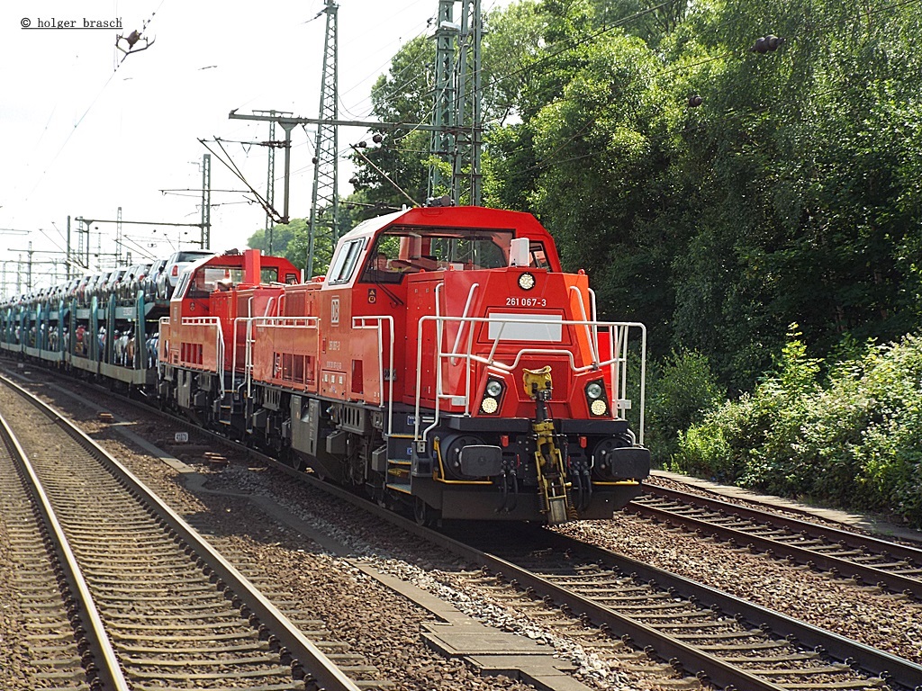 2 gravitas zogen am 01.07.13 einen autozug durch harburg