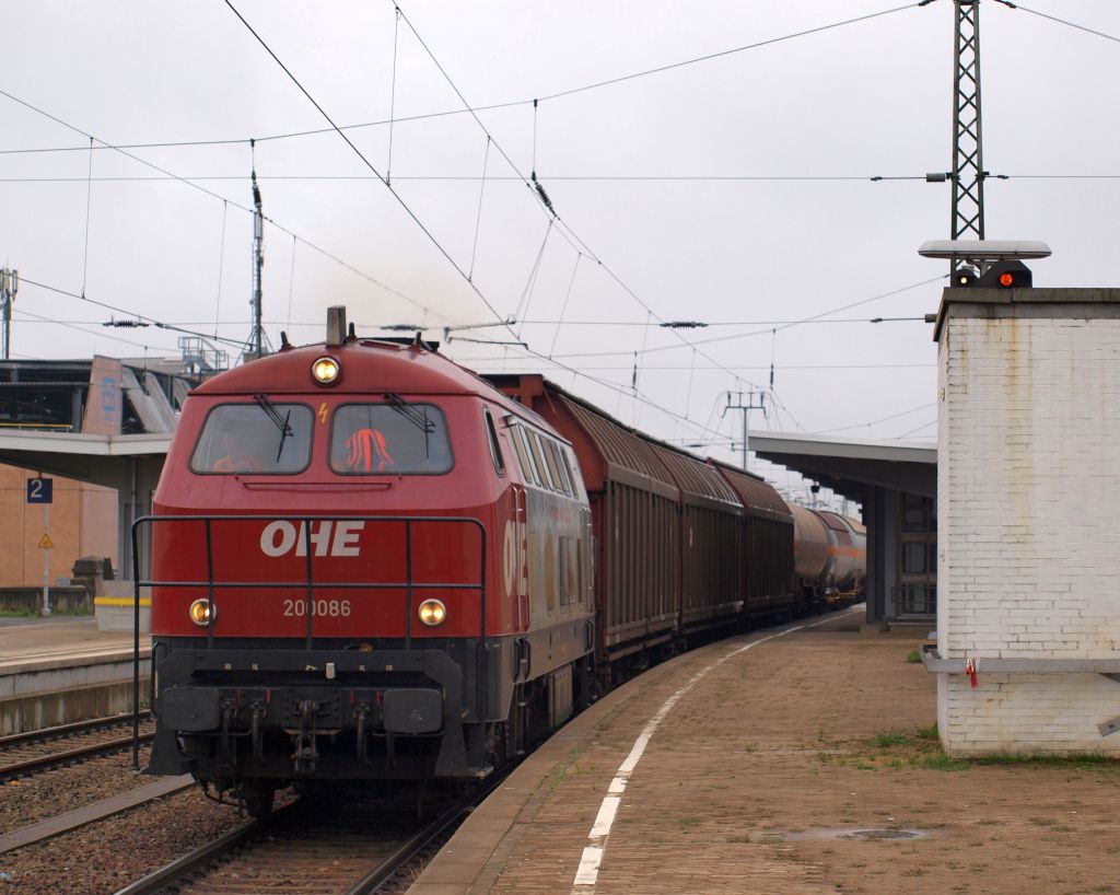  200086  alias 92 80 1216 158-6 D-OHE zog einen Gterzug auf das nicht Elektrifizierte Gelnde der OHE am 12.8.