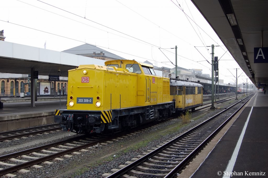 203 309-0 ex DR 112 384-3 der DB Netz Instandhaltung in Hannover Hbf und am Haken hat sie die 740 004-7. 26.11.2010