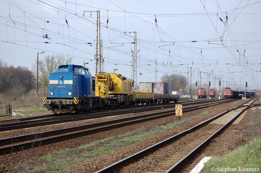 204 011-5 PRESS (203 212-6) mit Bauzug in Priort in Richtung Marquardt unterwegs. 05.04.2011