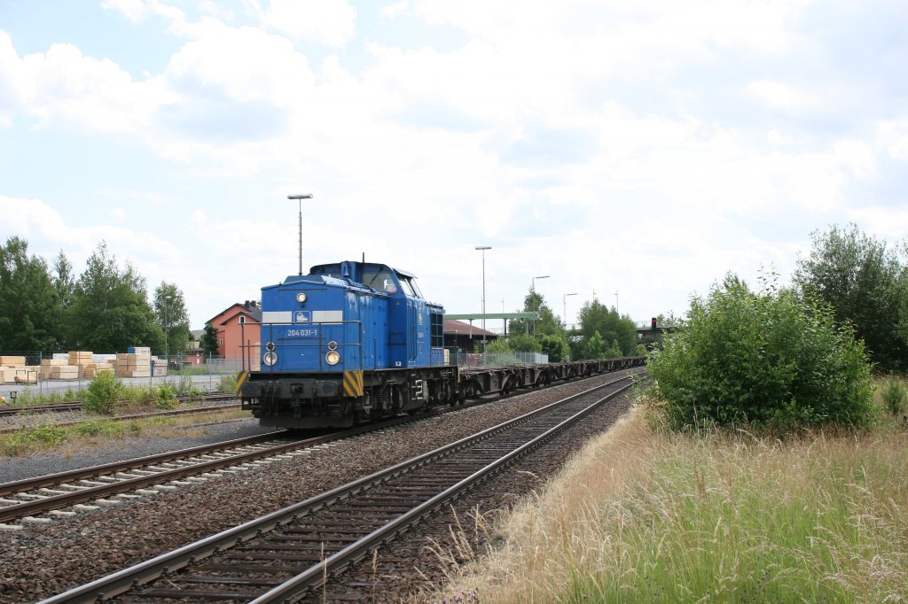 204 031-1 durchfhrt Wiesau mit einem leeren Containerzug. 23.06.12