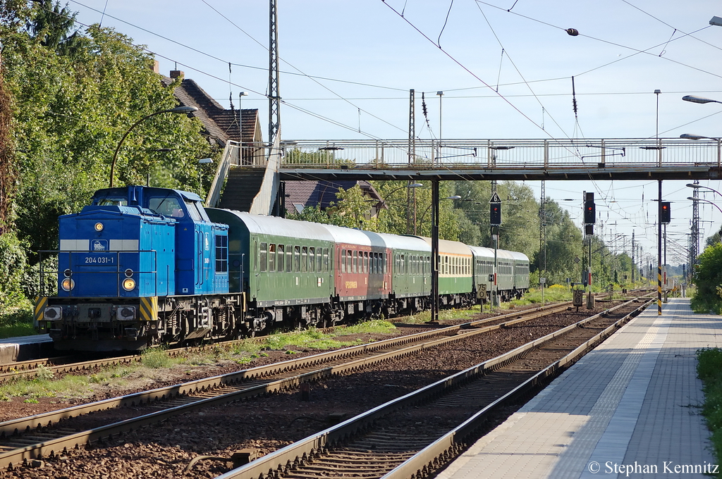 204 031-1 PRESS (203 228-2) ex DR 110 326-6 mit der leer Garnitur des Sonderzug zur Potsdamer Schlssernacht. Hier bei der Durchfahrt in Priort. 20.08.2011 