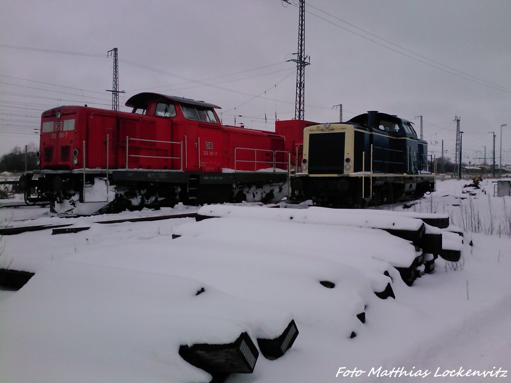 212 310 + 212 329 auf Bereitschaft mit Schneerumtechnik in Stralsund am 21.3.13