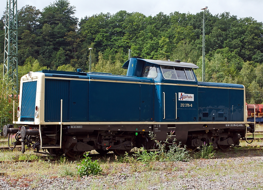 212 376-8 der Aggerbahn (Andreas Voll e.K., Wiehl), ex DB V 100 2376, ex DB 212 376-8 abgestellt am 28.08.2011 in Betzdorf/Sieg. Die Lok, vom Typ V100.20 wurde 1965 bei Deutz unter der Fabrik-Nr. 57776  gebaut.