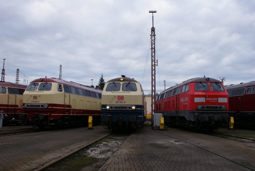 218 105-5, 217 014-0 und 225 021-5 am 19.09.2010 in Osnabrck beim Fest 175 Jahre Deutsche Eisenbahn und 125 Jahre Bahnbetriebswerk Osnabrck