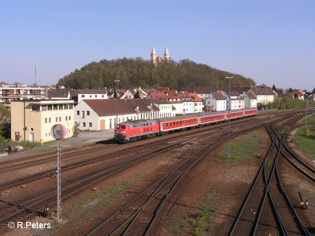 218 201-2 erreicht Schwandorf mit einer RB aus Prag. 27.04.08