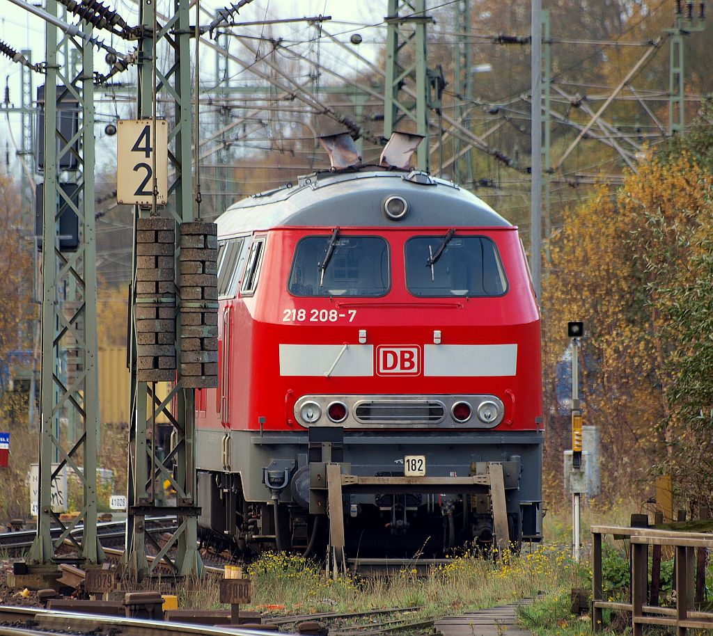 218 208-7 stand am 6.11 auf Gleis 182 abgestellt und wartete auf ihre nchsten Aufgaben.