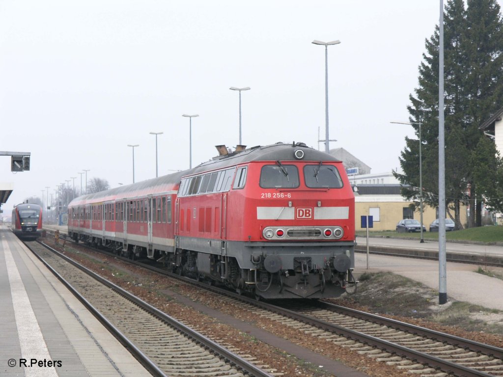 218 256-6 hat Buchloe mit den RE32683 Mnchen erreicht. 04.04.09
