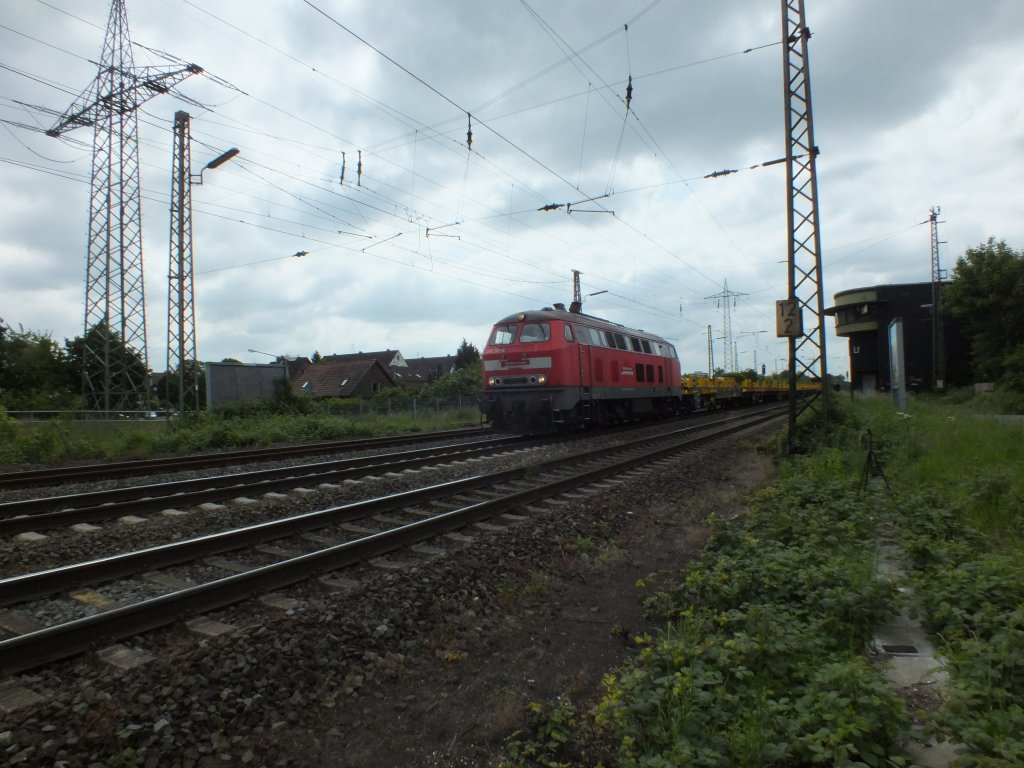 218 261 von DB-Bahnbau durchfhrt am 3.6.13 Ratingen-Lintorf.