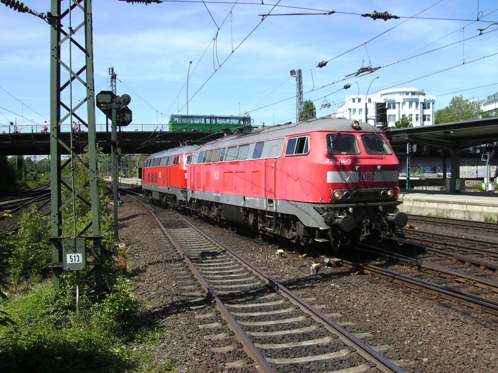 218 314 und 218 322 bernahmen am 05.Juni 2010 ihren Zug bereits ab Hamburg Hbf um ihn nach Westerland zubringen.