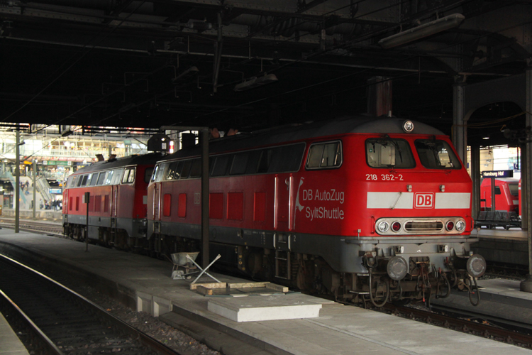 218 362-2 machte am 20.11.2011 im Hamburger Hbf Pause.