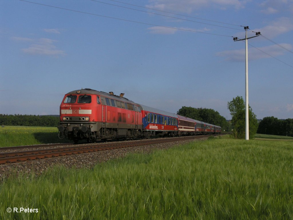 218 390-6 mit einem Sonderzug aus Italien bei Zeitlarn. 29.05.10 