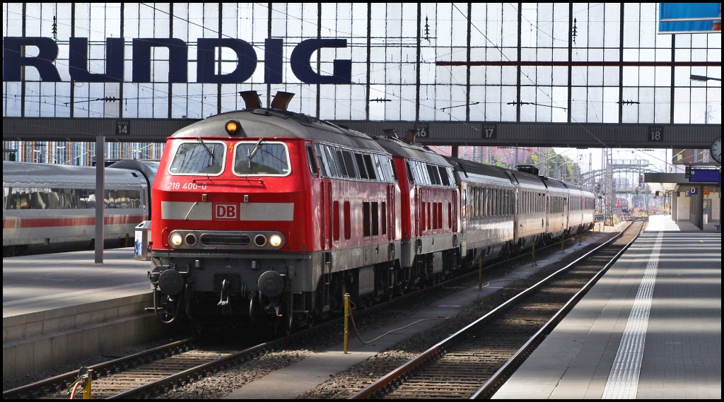 218 400 und 218 418 mit einem EC im Mnchner Hbf.(23.08.11)