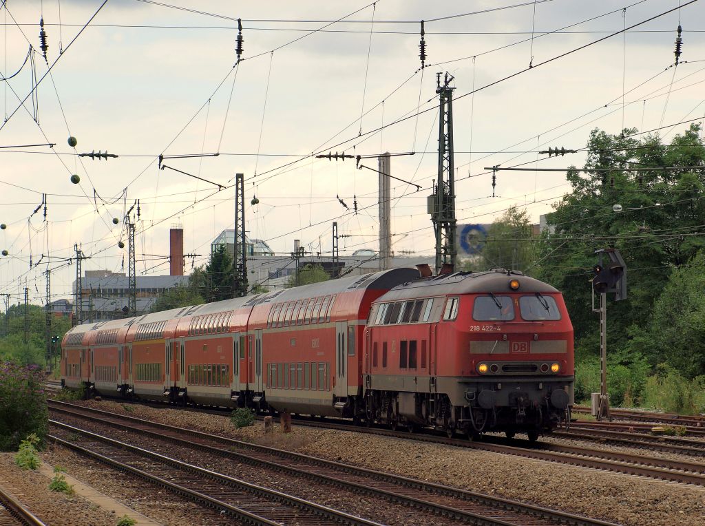 218 422-4 zog die Regionalbahn nach Mhldorf/OBB ber den Mnchener Heimeranplatz am 3.8.