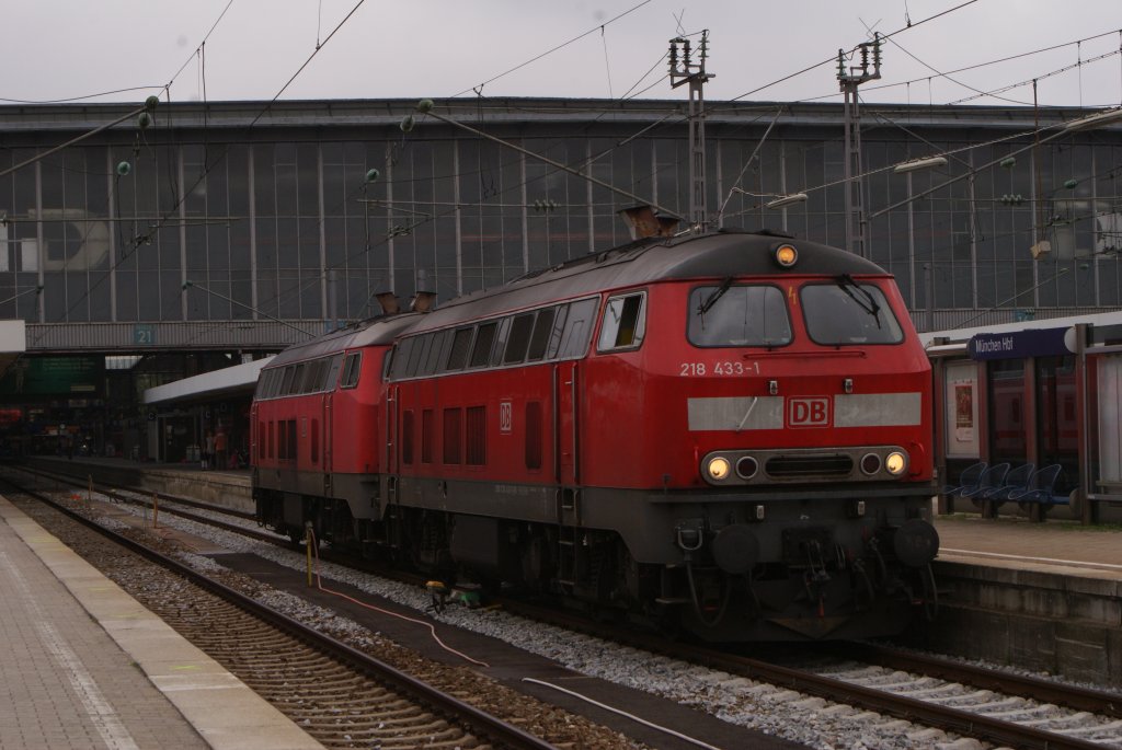 218 433-1 + 218 405-9 als Lz in Mnchen Hbf am 14.08.2010