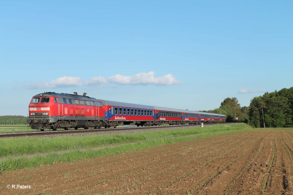 218 463-8 mit dem Pilger Sonderzug Alttting - Marktredwitz bei Oberteich. 18.05.13