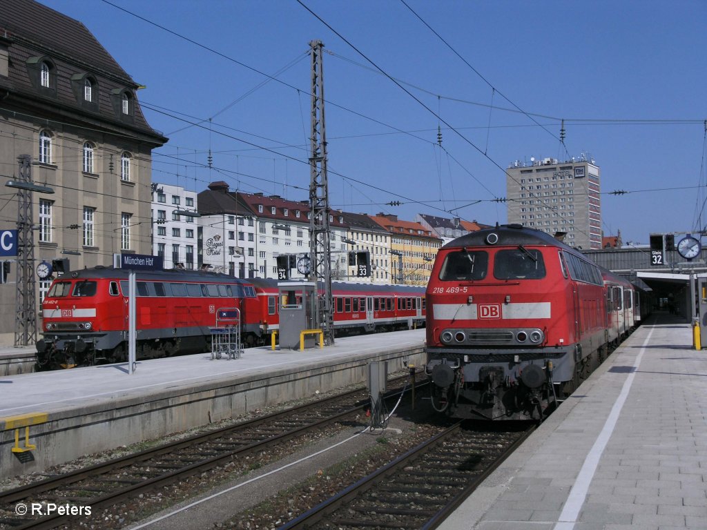 218 469-5 und 218 462-0 stehen mit RB's in Mnchen HBF bereit. 10.04.09