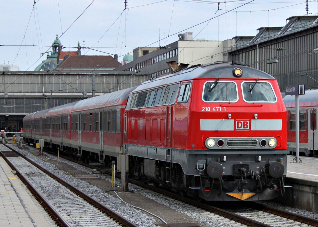 218 471-1 mit RE am 03.04.12 in Mnchen Hbf