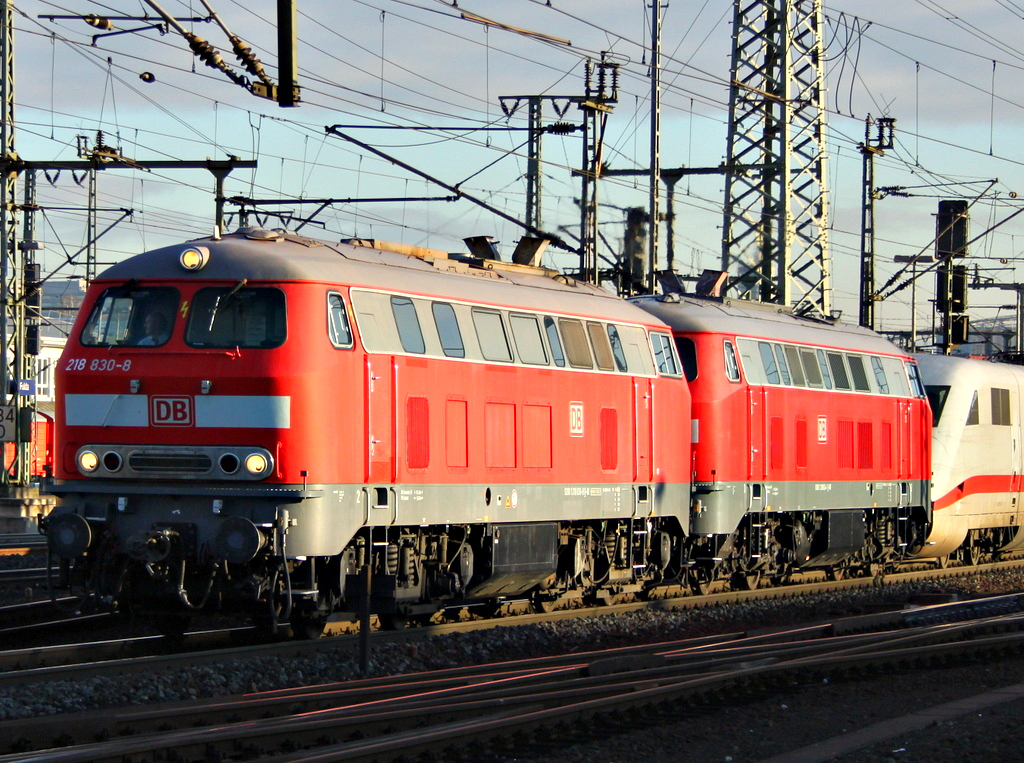 218 830 und 218 824 am 16.01.12 in Fulda