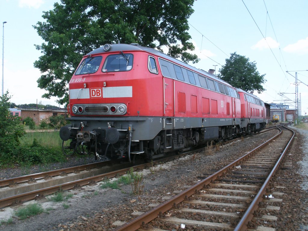 218 836 und 218 835 standen,am 12.Juni 2011,in Berlin Grunewald.