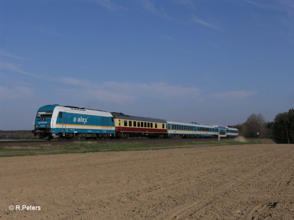 223 061 zieht den ALX87010 nach Hof bei Oberteich. 25.04.10