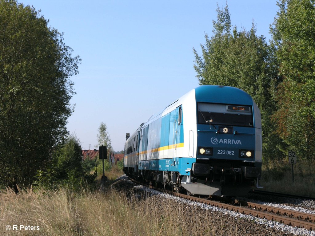 223 062 fhrt mit den ALX37972 nach Hof in Wiesau/Oberpfalz ein. 27.09.09
