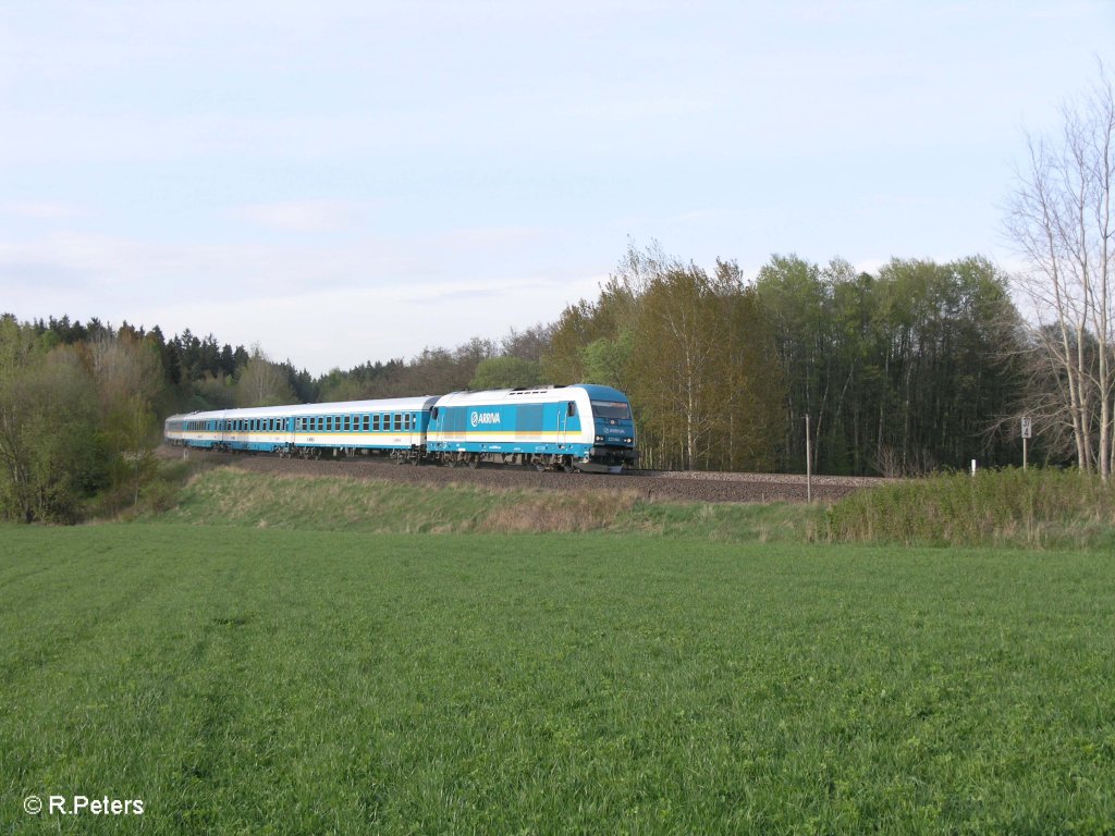 223 064 zieht bei Oberteich den ALX37987 nach Mnchen. 26.04.09
